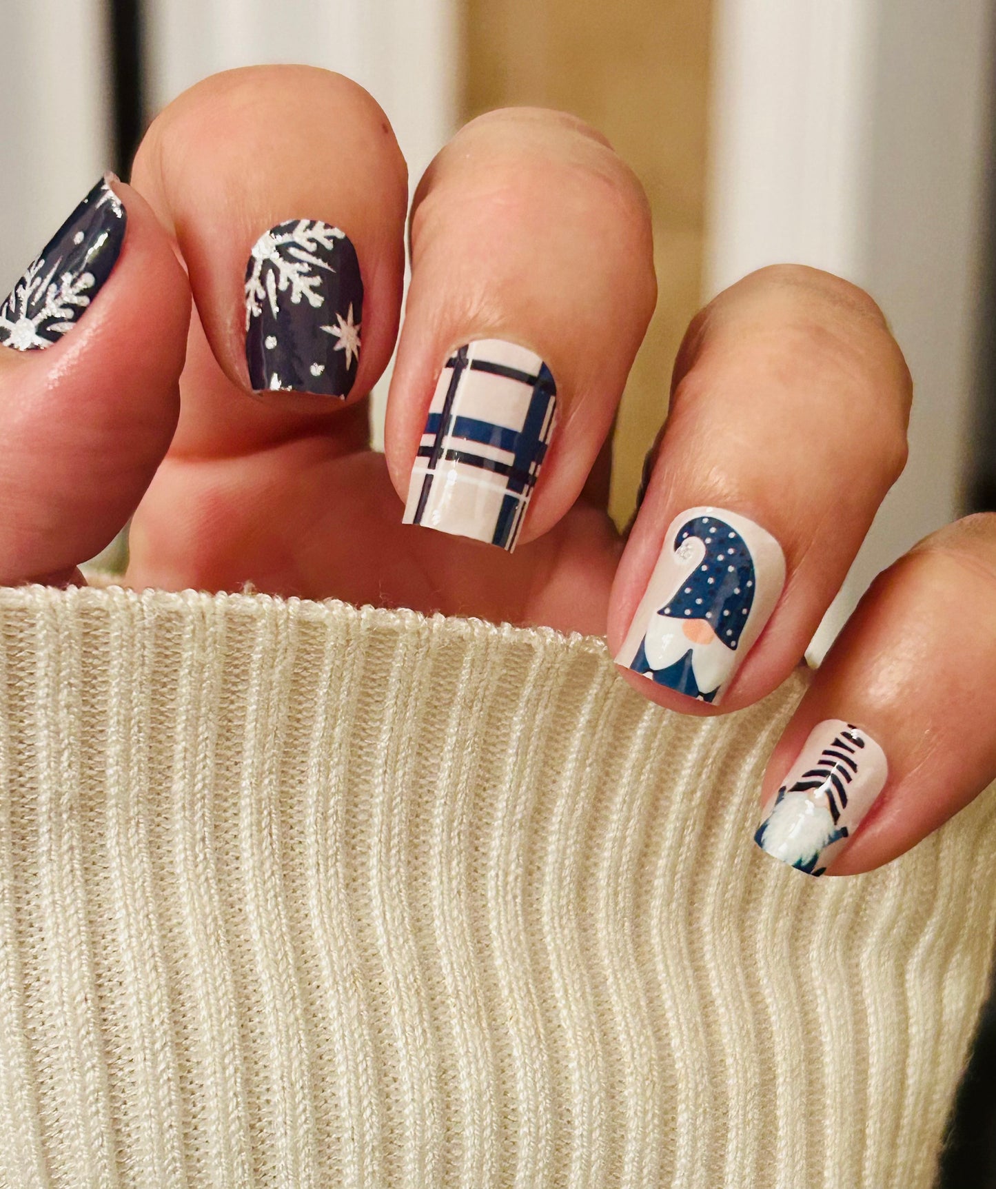 Holiday Gnomes Nail Wraps