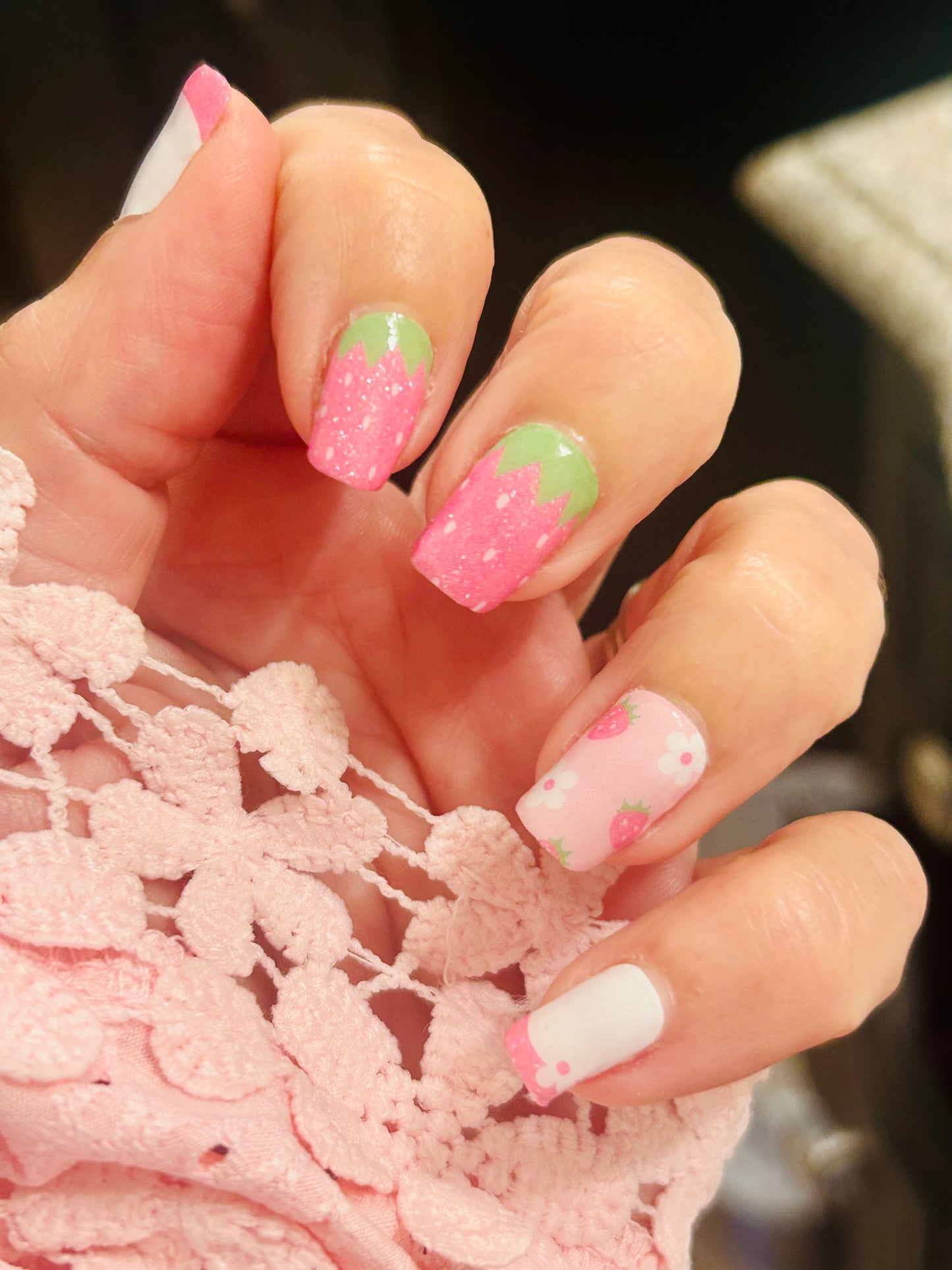 Strawberry De Light Nail Wraps