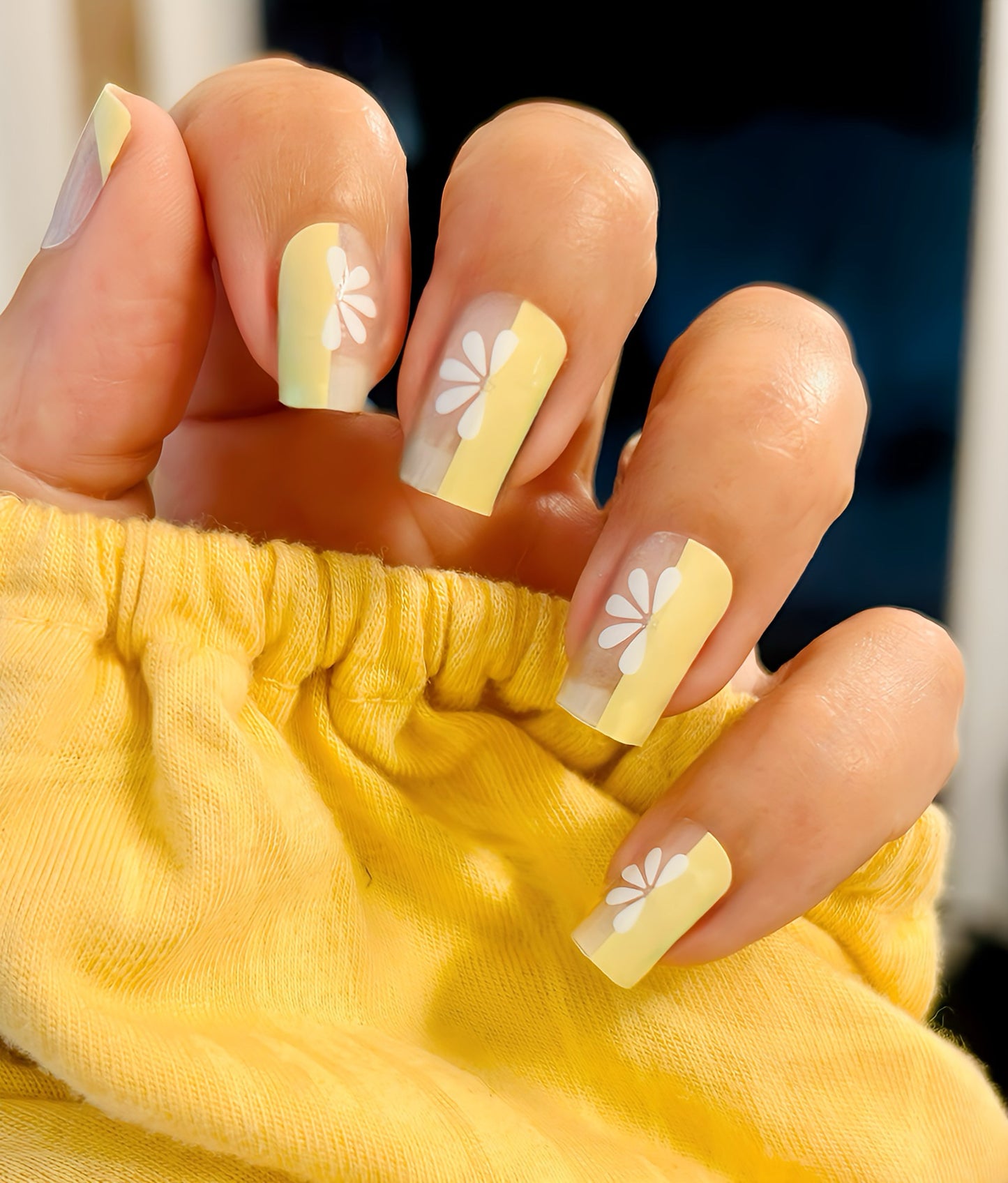 Delightful Daisies Partial Overlay Nail Wraps
