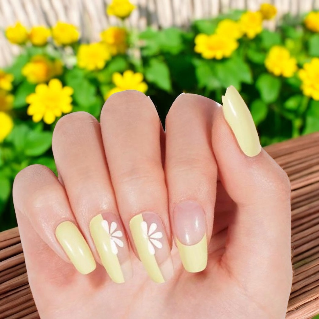 Delightful Daisies Partial Overlay Nail Wraps