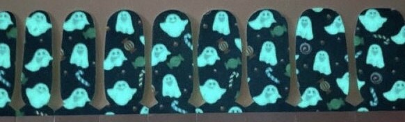 The Friendly Ghost Lux - Glow In The Dark Nail Wraps